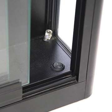 Vitrine glasskab til vægmontage med LED lys og lås, sort